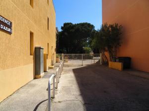 Studio cabine climatisé avec loggia et parking - FR-1-610-111