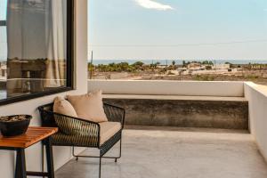 Trendy studio with incredible ocean views
