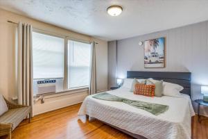 Quiet Area W Balcony | Great for Travel Nurses!