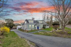 3 Bedroom Cape House by Leavetown Vacations