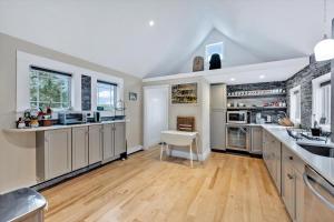 3 Bedroom Cape House by Leavetown Vacations