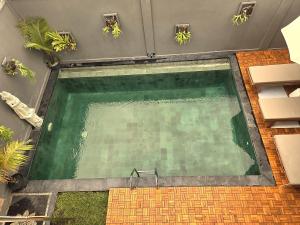Villa Dua Warna Dencarik