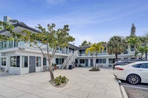 Modern King Suite at Ocean Blvd