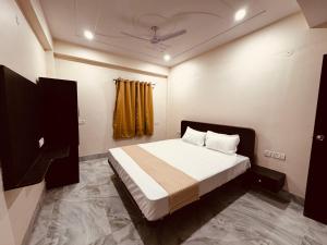 The Aura Grand Hotel and Cafe