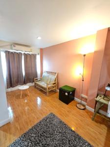 Papa house red room