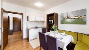 Kamzik Apartment with Mountain View & Garage DONOVALY