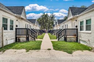 Centrally Located Near Downtown W In Unit W&D!