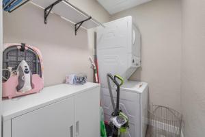 Centrally Located Near Downtown W In Unit W&D!