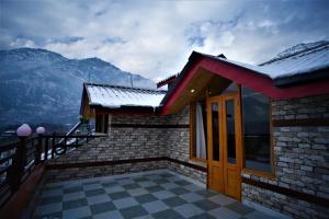 Mountainshack Riverside Stay & Cafe