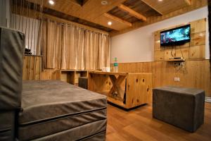 Mountainshack Riverside Stay & Cafe
