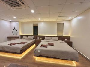 City view 3 bedrooms 5 beds elevator free laundry