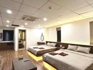 City view 3 bedrooms 5 beds elevator free laundry