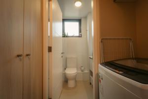 Nuevo y acogedor departamento de 1 dormitorio con WiFi y estacionamiento