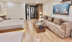 City view 3 bedrooms 5 beds elevator free laundry