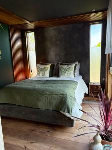 Isabelina Stays near Doñana & the Coast