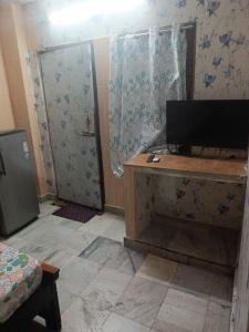 Air Conditioned studio room with complete kitchen