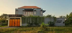Villa Dua Warna Dencarik