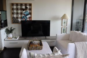 Bright Ascot Vale Nest - Free Parking & Balcony