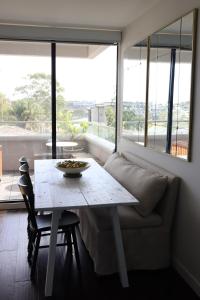 Bright Ascot Vale Nest - Free Parking & Balcony