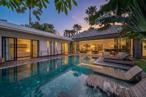 Villa Marlon - Sleek & Sophisticated 3 BR Villa in Seminyak