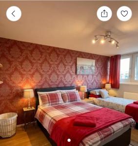City Centre - "Home from Home" - 2 Bedroom Apartments with up to 4 Beds next to Hilton Hotel in Milton Street in Victoria Centre Shopping Centre - Full Kitchen - 24 Hours Access - Parking Cars or Vans from Five Pounds a Day - Sunday 1pm Check-Out -