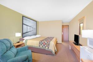 King Room - Non-Smoking room in Super 8 by Wyndham Mt Pleasant