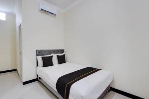 Hotel O Syariah near Plaza Ambarrukmo Yogyakarta formerly Teratai Inn