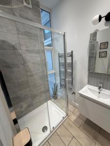 Stylish One-Bedroom Flat in Fulham