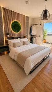 Modernes-Penthouse XXL-Dachterrasse mit Whirlpool Grill Klimaanlage zentrumsnah