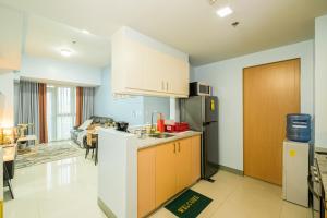 2BR Uptown BGC-33Floor view and near Malls and Restos