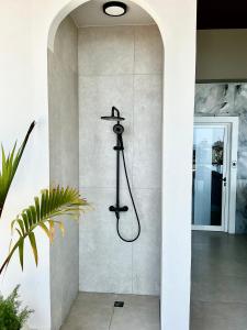 Luxury Designer Suite, Infinity Pool,City Views