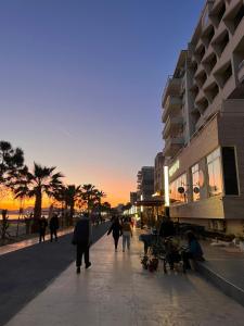 Sun, Sea and Serenity - Beachfront Apt with Sunset Views and Soothing Waves