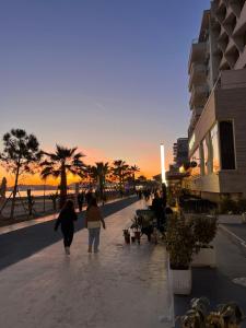 Sun, Sea and Serenity - Beachfront Apt with Sunset Views and Soothing Waves