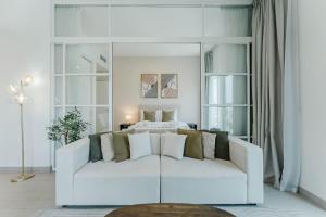 PVH - Mesmerizing 2BR - Golfville Dubai Hills