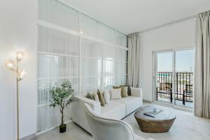 PVH - Mesmerizing 2BR - Golfville Dubai Hills
