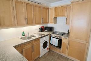 Ascot 2 Bedroom Apartment with Parking