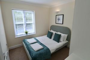 Ascot 2 Bedroom Apartment with Parking