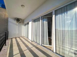 208 Lumina Shores Apartment