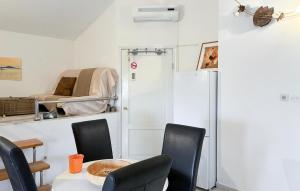 2 Bedroom Lovely Apartment In Vrsi
