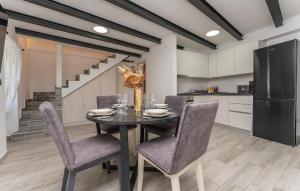 2 Bedroom Cozy Apartment In Biograd