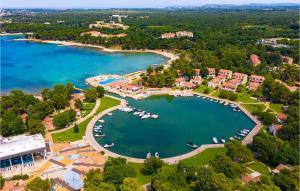 Nice Apartment In Umag With Outdoor Swimming Pool