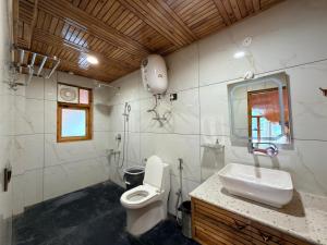 Oak & Amber Retreat
