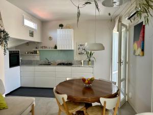 Casa sul fiume Arno vicino a Firenze