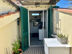 Casa sul fiume Arno vicino a Firenze