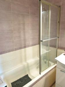 Appartement Verzy - 3 chambres - Résidence calme - Tout équipé - Proche centre de Reims, 7min en voiture