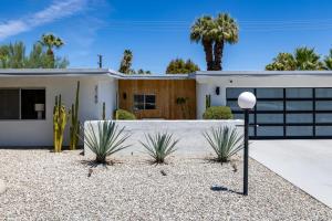The Modernist Retreat