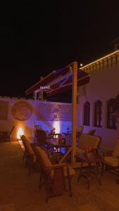 Holiday Nira Otel