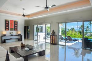 Fantastic 4 bedrooms sea view villa