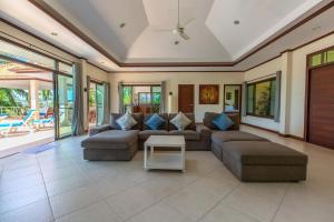 Family 3 bedrooms villa with sea view
