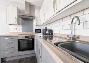 Brilliant 4 Berth Seaside Apartment In Great Yarmouth, Norfolk Ref 99005S